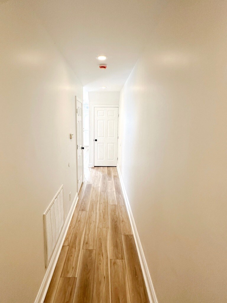 Building Photo - 2747 Armand Pl