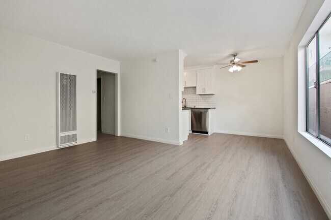 Building Photo - 848 7th St
