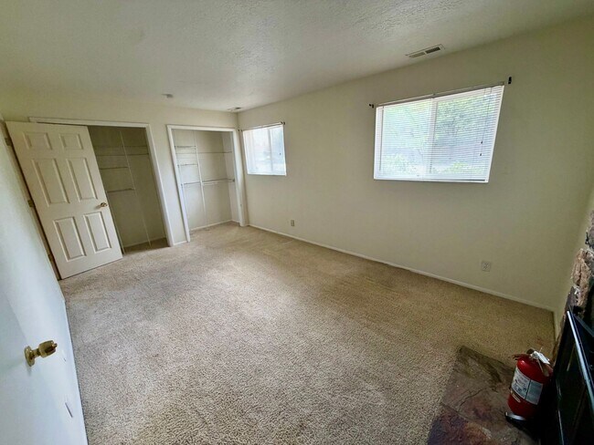 Building Photo - 5721 Highland Dr