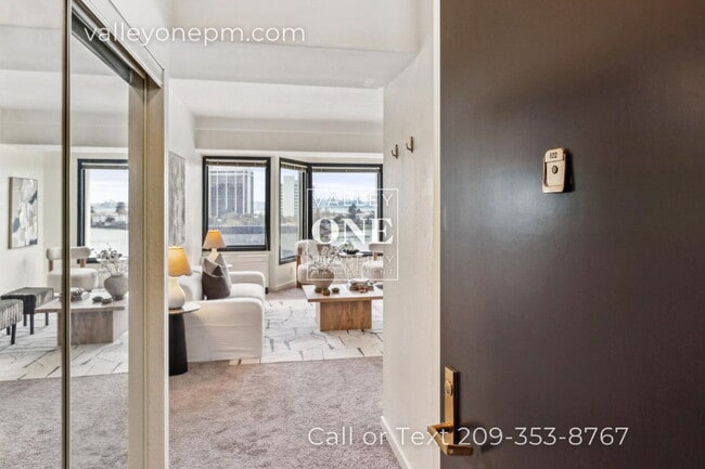 Building Photo - Fully Furnished Condo With Panoramic San Francisco Bay Views and Unbeatable Amenities