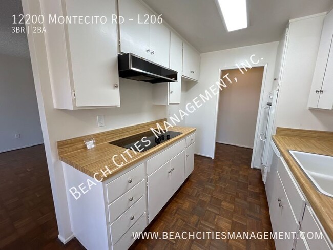 Building Photo - $300 off first month's rent! Nice Upper Un...