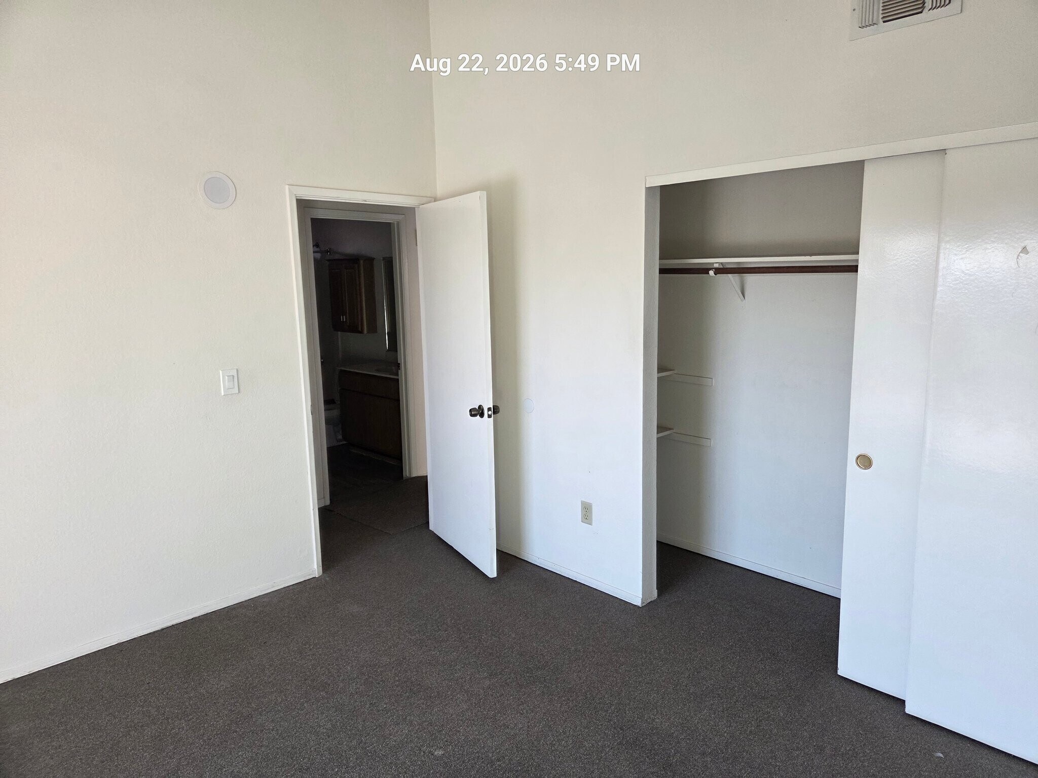 Building Photo - 963 Skyline Dr