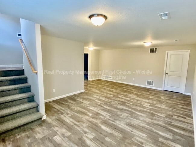 Building Photo - 5321 N Toben Ct