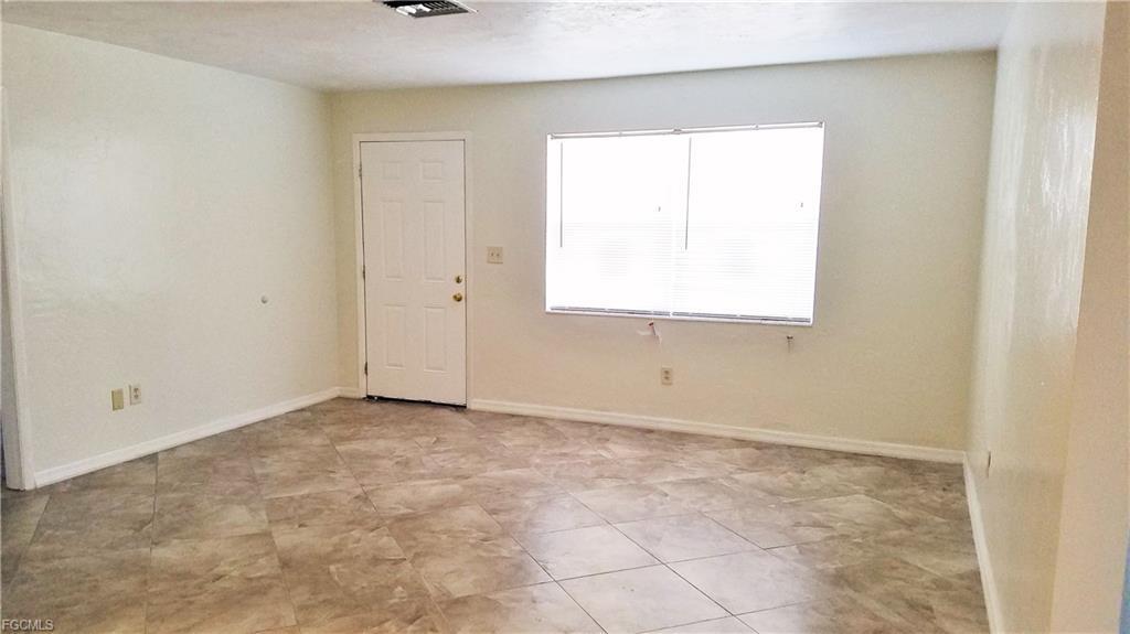 Tiled living room - 434 Buena Vista Blvd