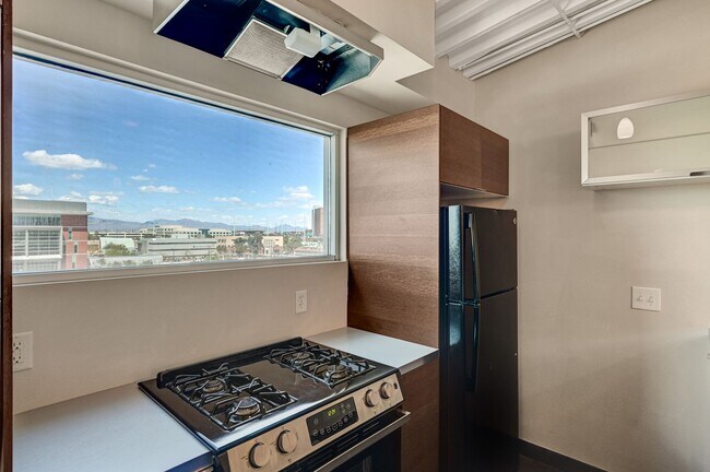 Building Photo - 701 Shadow Ln