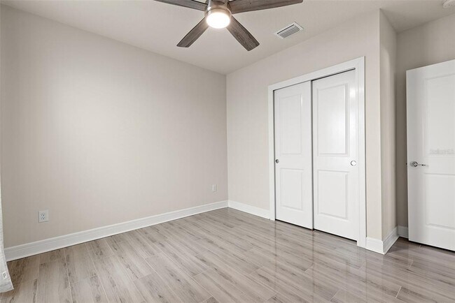 Building Photo - 9256 Royal River Cir