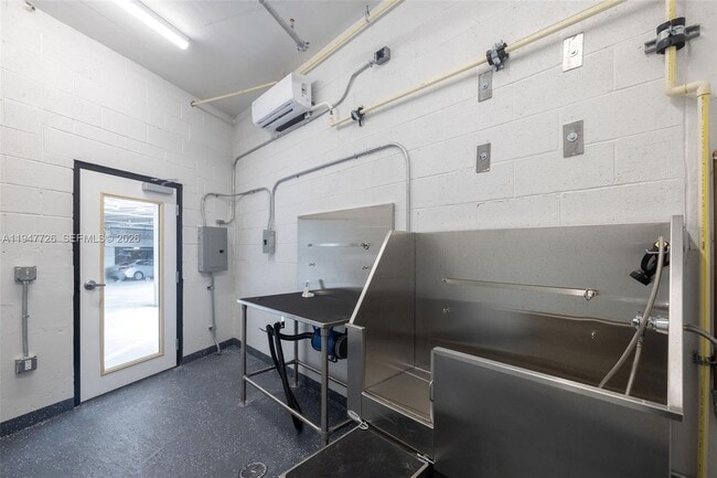 Building Photo - 18300 SW 98th Ave