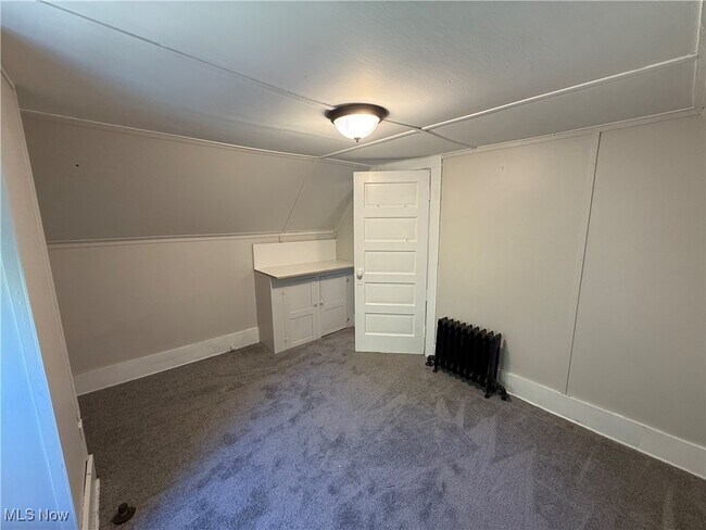 Building Photo - 842 Kenyon St