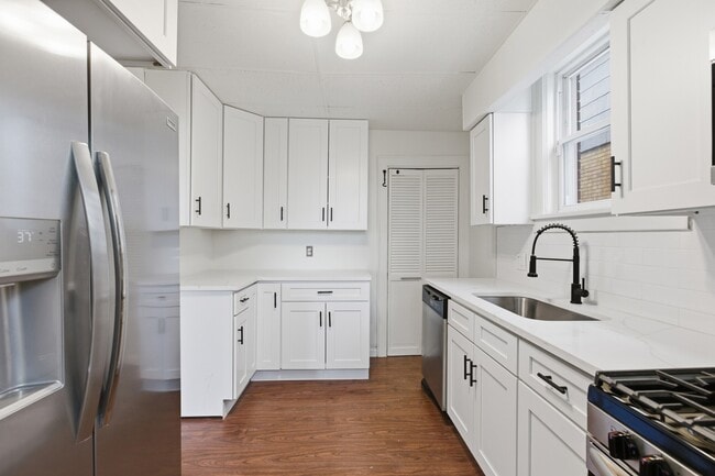 Building Photo - 240 Ridgewood Ave