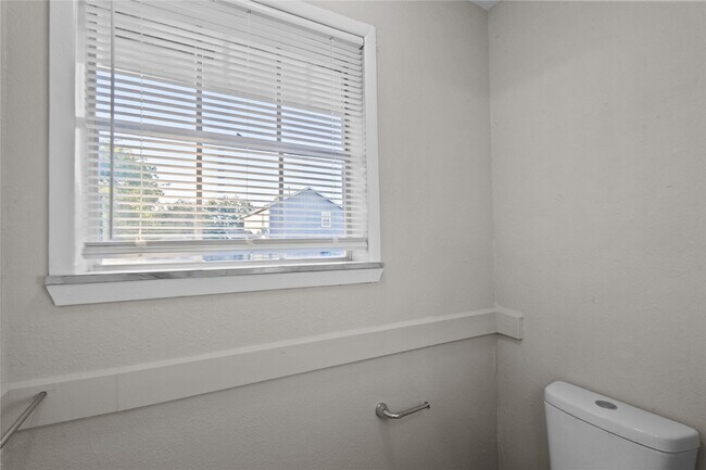 Building Photo - 2729 Main St