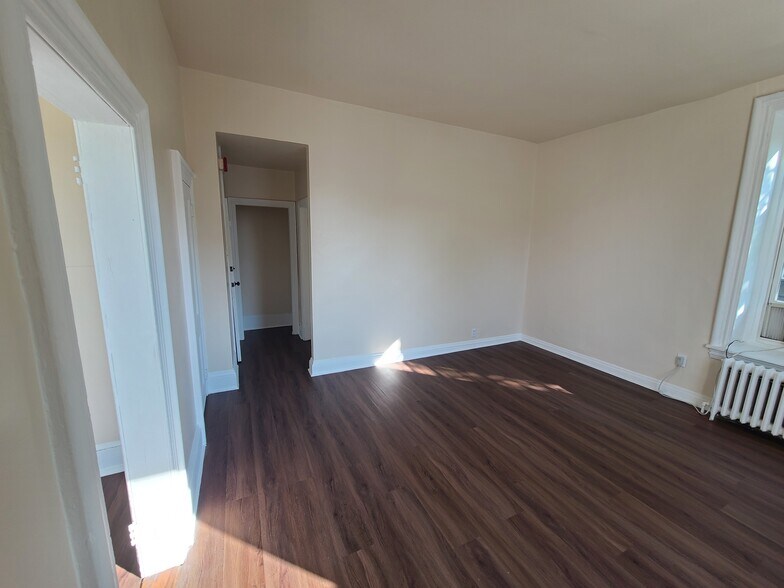 Building Photo - 412 W Chelten Ave