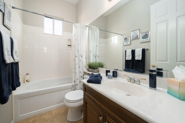 Building Photo - 60602 Juniper Ln