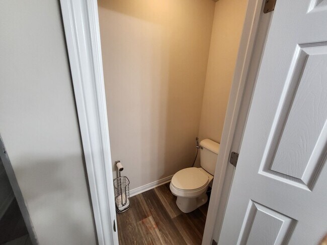 Building Photo - Spacious 4-Bedroom, 2.5-Bath Home Near Dow...