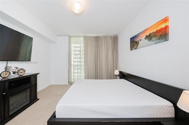 Building Photo - 1745 E Hallandale Beach Blvd