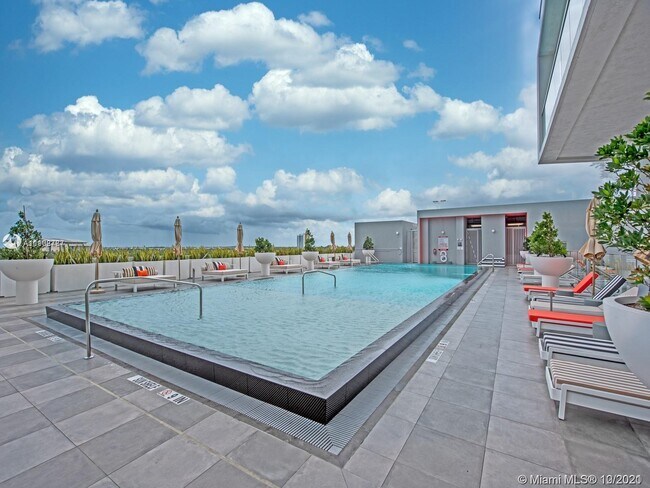 Building Photo - 2000 Metropica Way