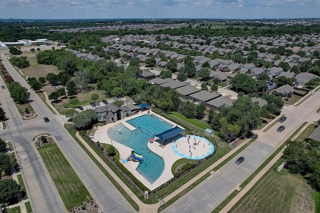 Building Photo - 9001 Tumbleweed Dr