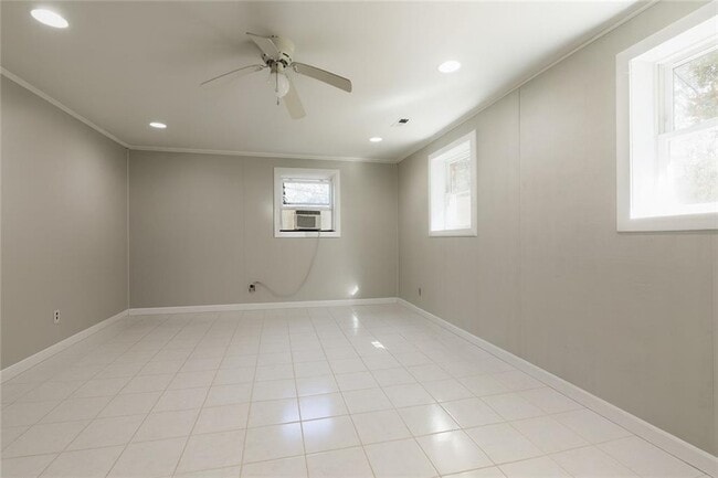 Building Photo - 2821 Petersburg Ct