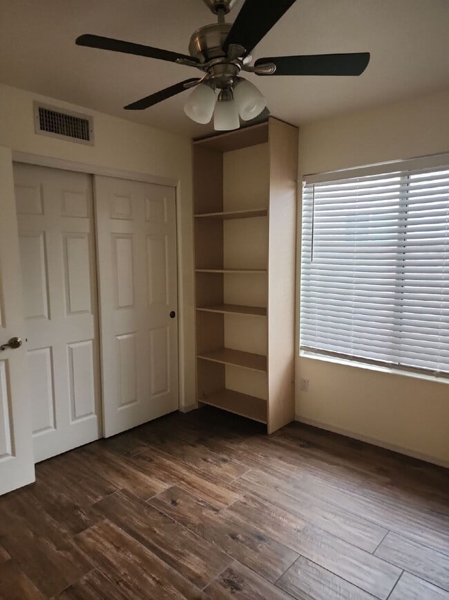 Building Photo - "Spacious 4-Bedroom Glendale Gem with Granite Elegance - 2018 Sq Ft of Comfort!"