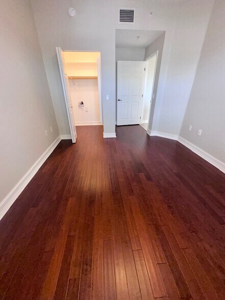 Building Photo - 480 Sail Ln