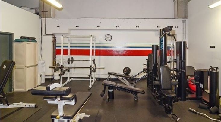 Building Photo - 1212 N La Salle Dr