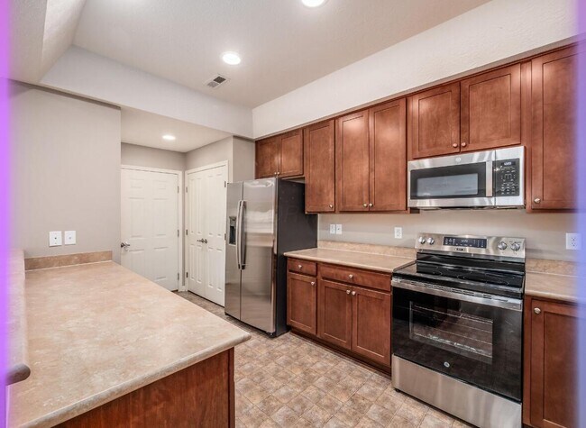 Building Photo - 6985 Kinsale Ln