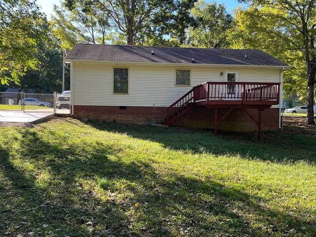 Building Photo - 1705 Setter Rd