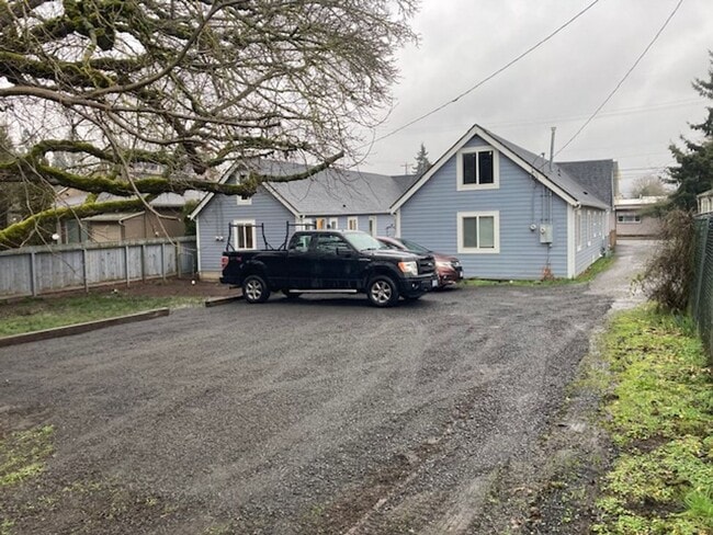 Building Photo - Freshly Remodeled Cozy Cottage Home