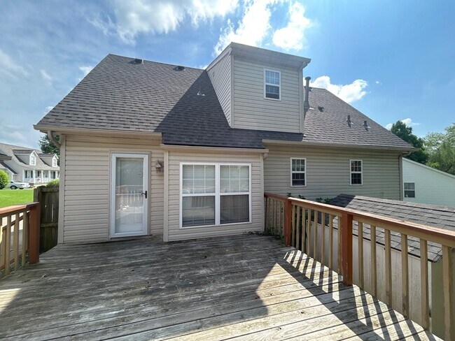Building Photo - Welcome to 4 Bedroom and 3.5 Bath Home In ...