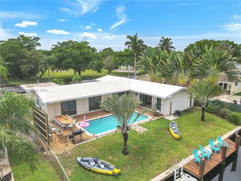 Building Photo - 151 SE 9th Ct