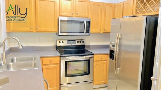 Building Photo - 270 Riverbend Dr