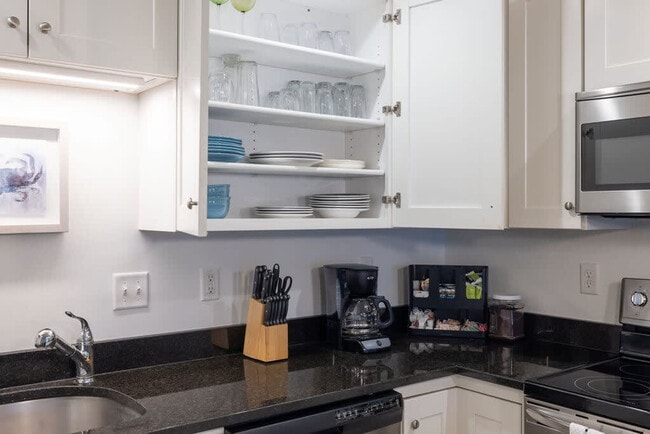 Building Photo - 128 Ashworth Ave