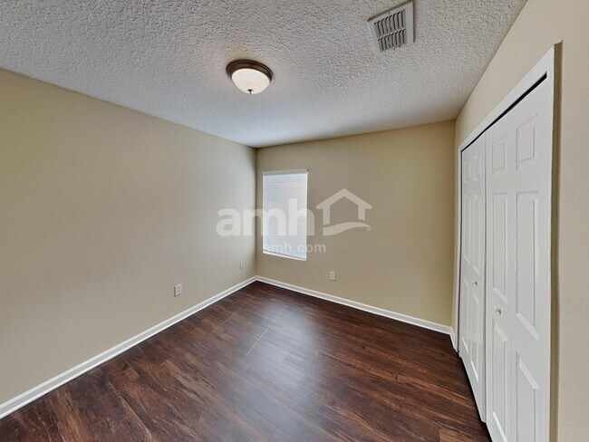 Building Photo - 12333 Anarania Dr