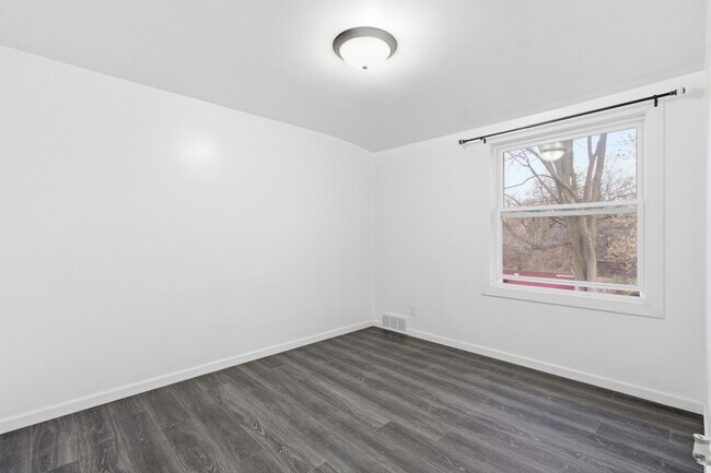 Building Photo - 10934 Nottingham Rd