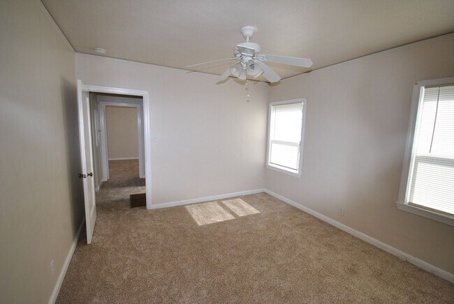 Building Photo - Beautiful and Charming 3 Bedroom 2 Bath Home in Vallejo with Views!