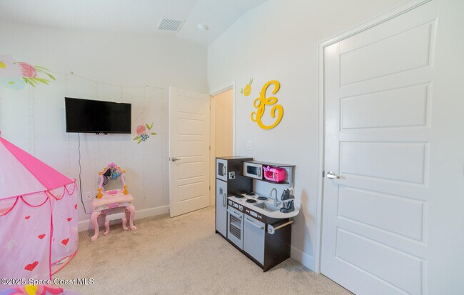 Building Photo - 814 Moment St