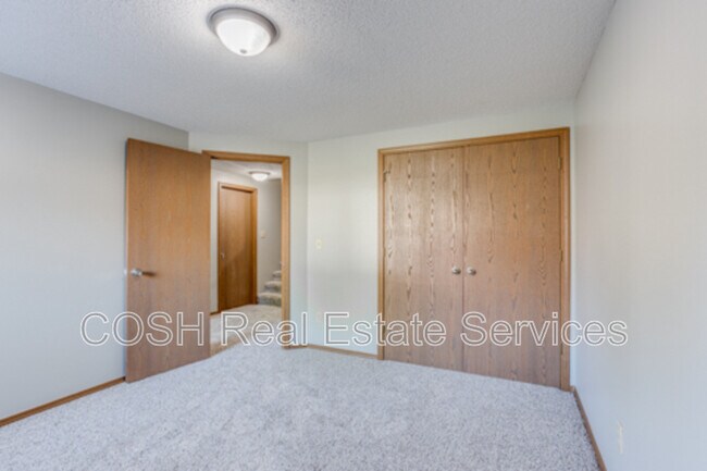 Building Photo - 1008 E Karla Ct