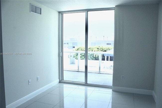 Building Photo - 1871 NW S River Dr