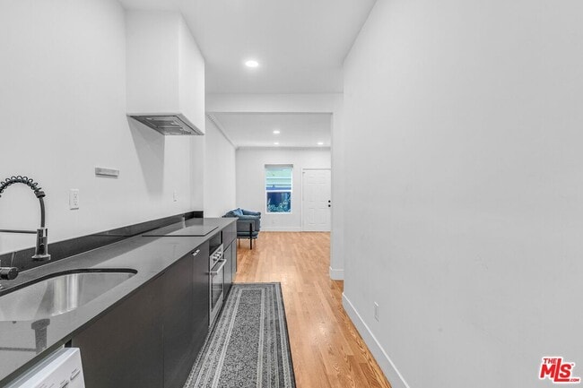 Building Photo - 246 Columbia Pl