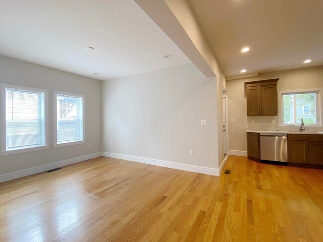 Building Photo - 821 Winthrop Ave