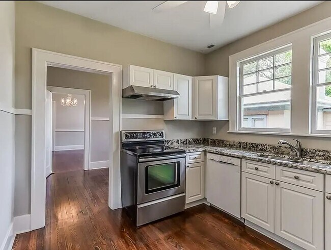 Building Photo - 3 BED | 2 BATH | ARDSLEY PARK | PRIVATE BACK PORCH