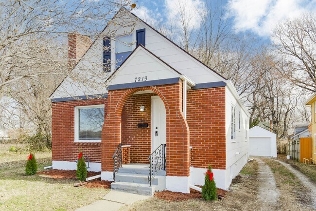 Primary Photo - Charming 4-Bedroom Home in Kansas City, MO...