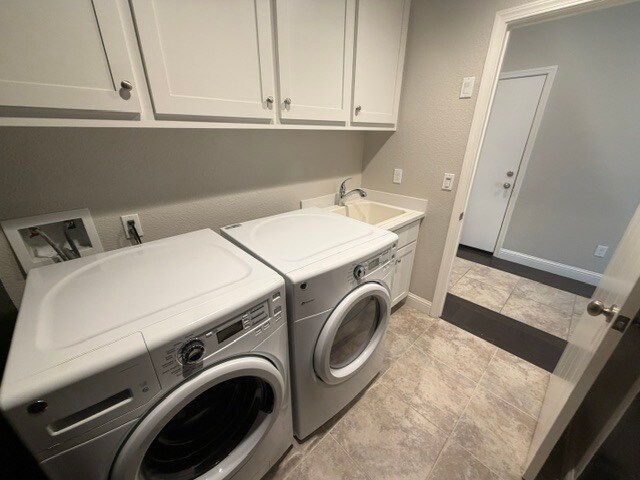 Building Photo - Gorgeous 3 Bedroom 3 Bathroom Plus Loft Area Home