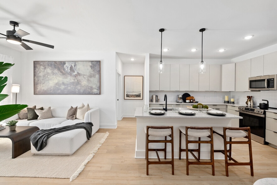 Building Photo - Evado