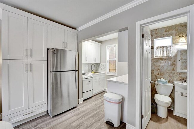 Building Photo - 329 Connecticut St