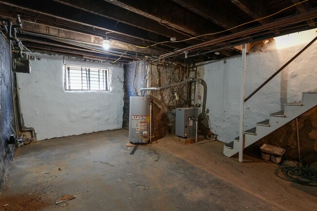 Building Photo - Move-In Ready 3BR/1BA South Philly Rowhome with In-Unit Laundry — 2 or 3BR Housing Choice Voucher...
