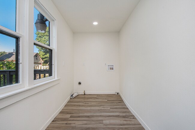 Building Photo - 1036 Park St SW