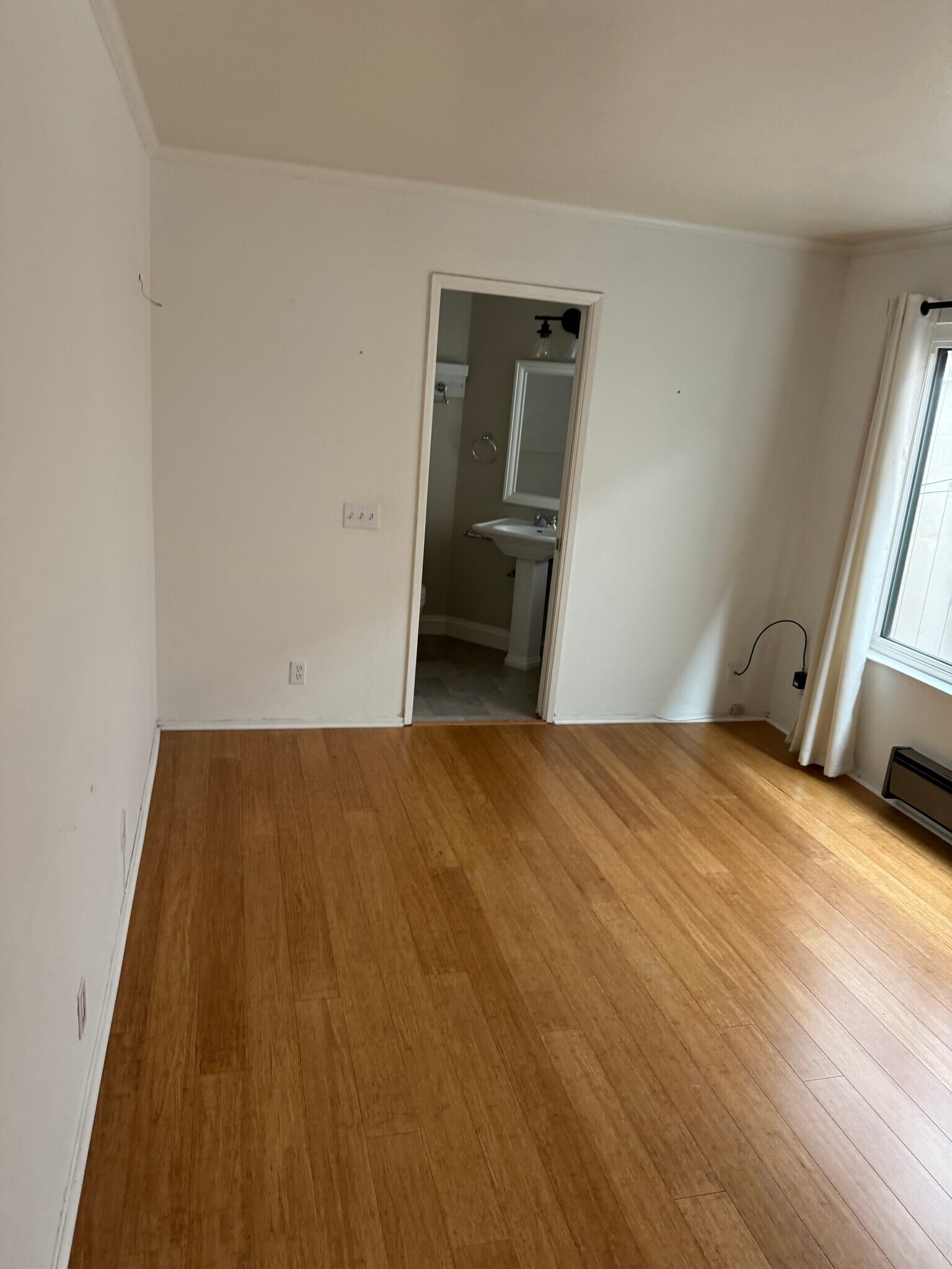 Main bedroom - 5400 Mountain Blvd