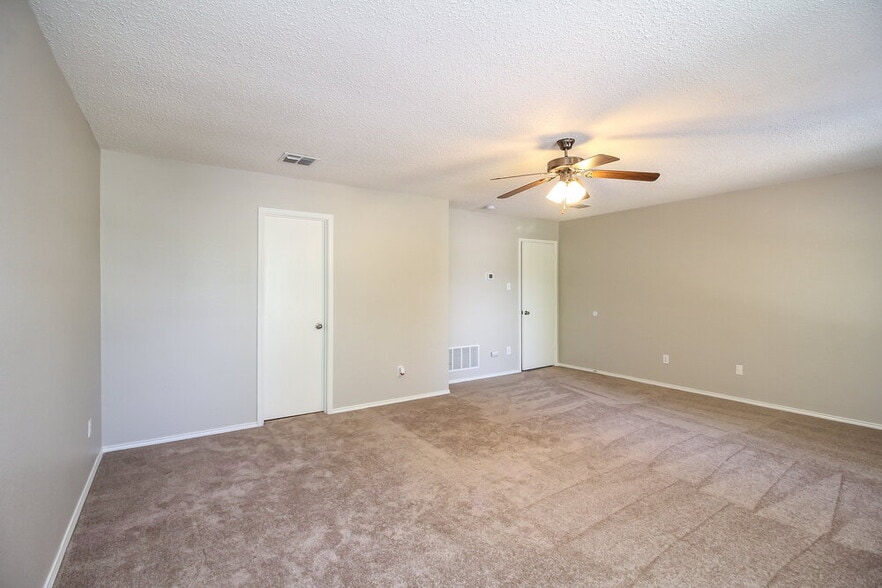Building Photo - 8737 Hunters Point Way