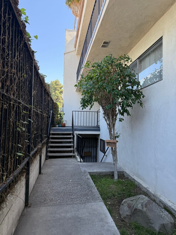 Building Photo - 1538 N Detroit St