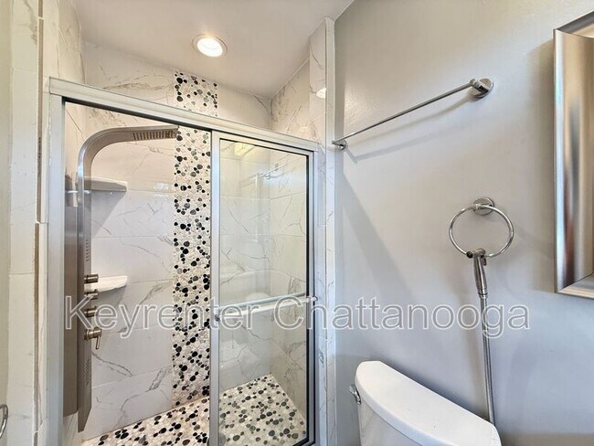 Building Photo - 7813 Holiday Hills Cir